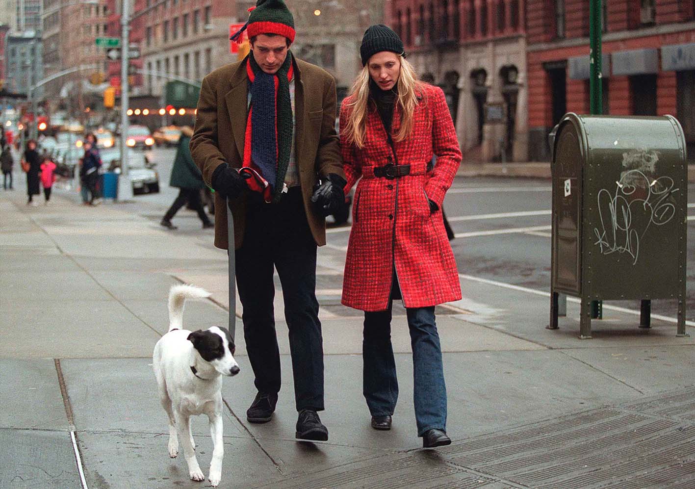 O John F. Kennedy Jr. με την Carolyn και τον σκύλο τους στη Νέα Υόρκη, πρωτοχρονιά του 1997.