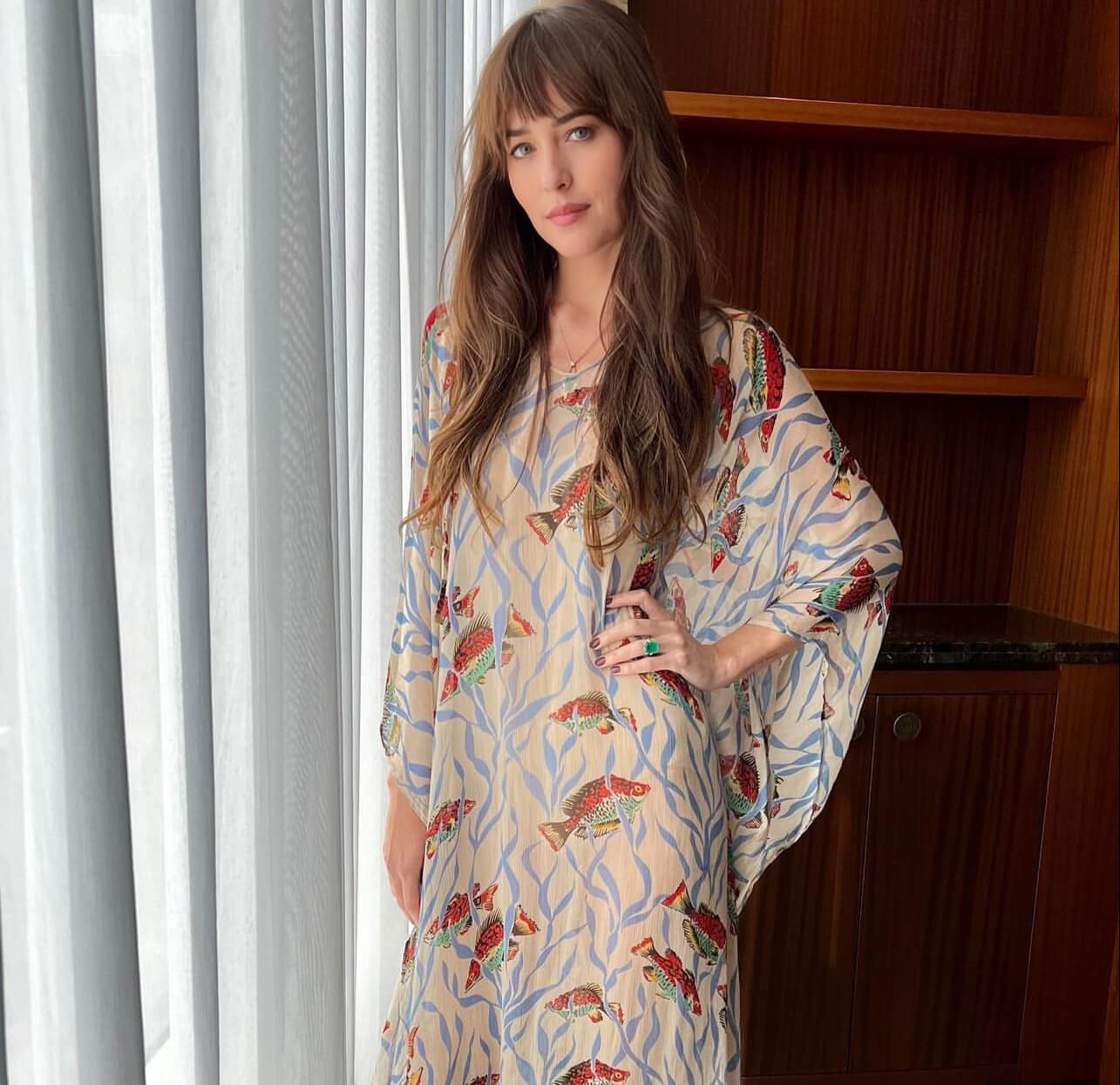 Η Dakota Johnson με καφτάνι