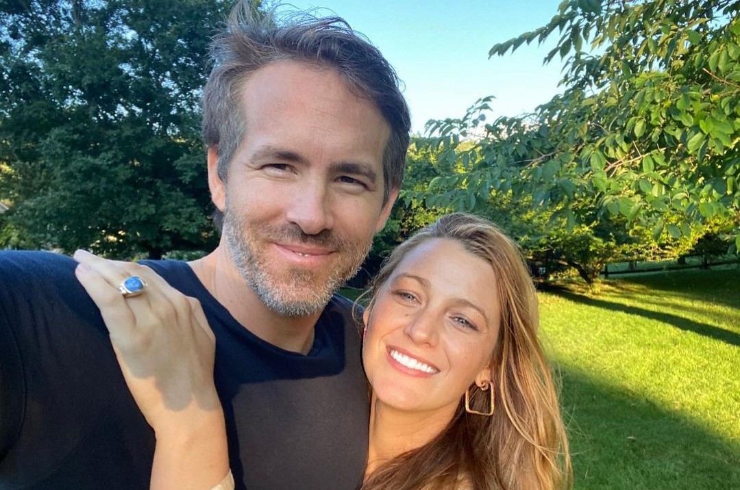 O Ryan Reynolds και η Blake Lively σε ευτυχισμένη στιγμή. Σήμερα κινδυνεύουν με κατασχέσεις.