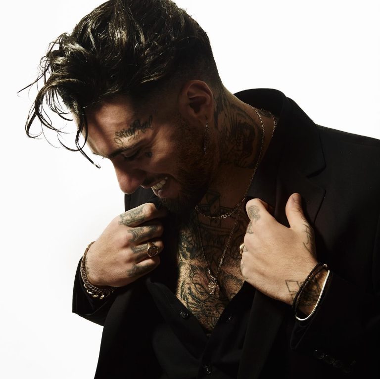 Ο Μεντε φουέρτε σε φωτογράφιση