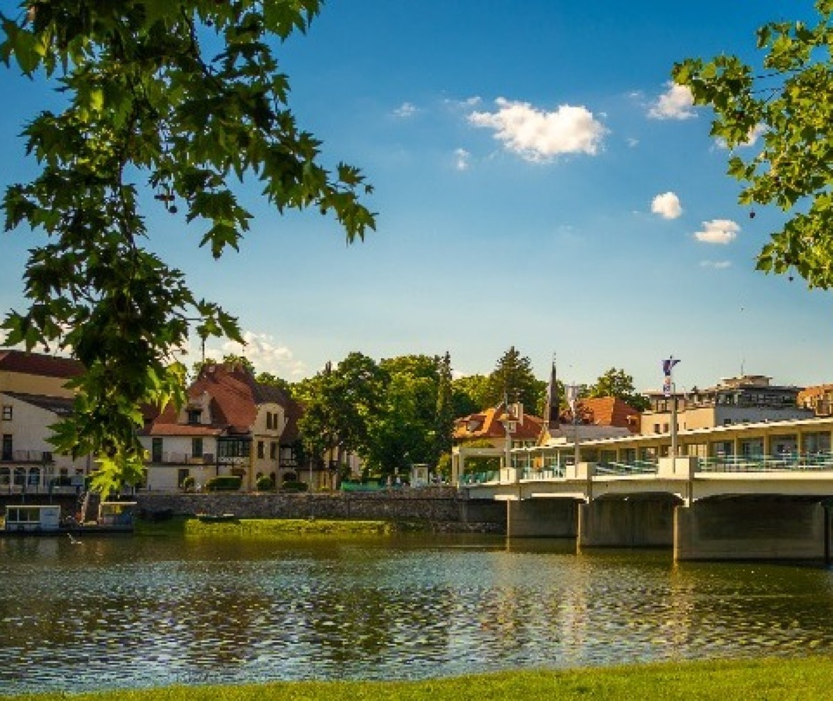 Πιεστάνυ: Το νησί των spa