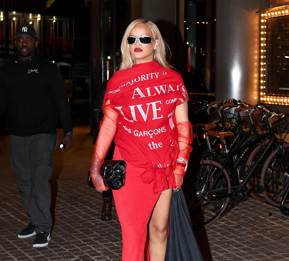 H Rihanna σε έξοδο για κινηματογράφο την ημέρα της Μητέρας, 12 Μαΐου 2024 στη Νέα Υόρκη.