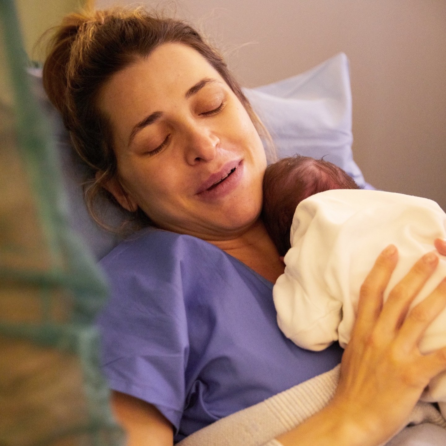 Η Βασιλική Τρουφάκου με το μωρό της