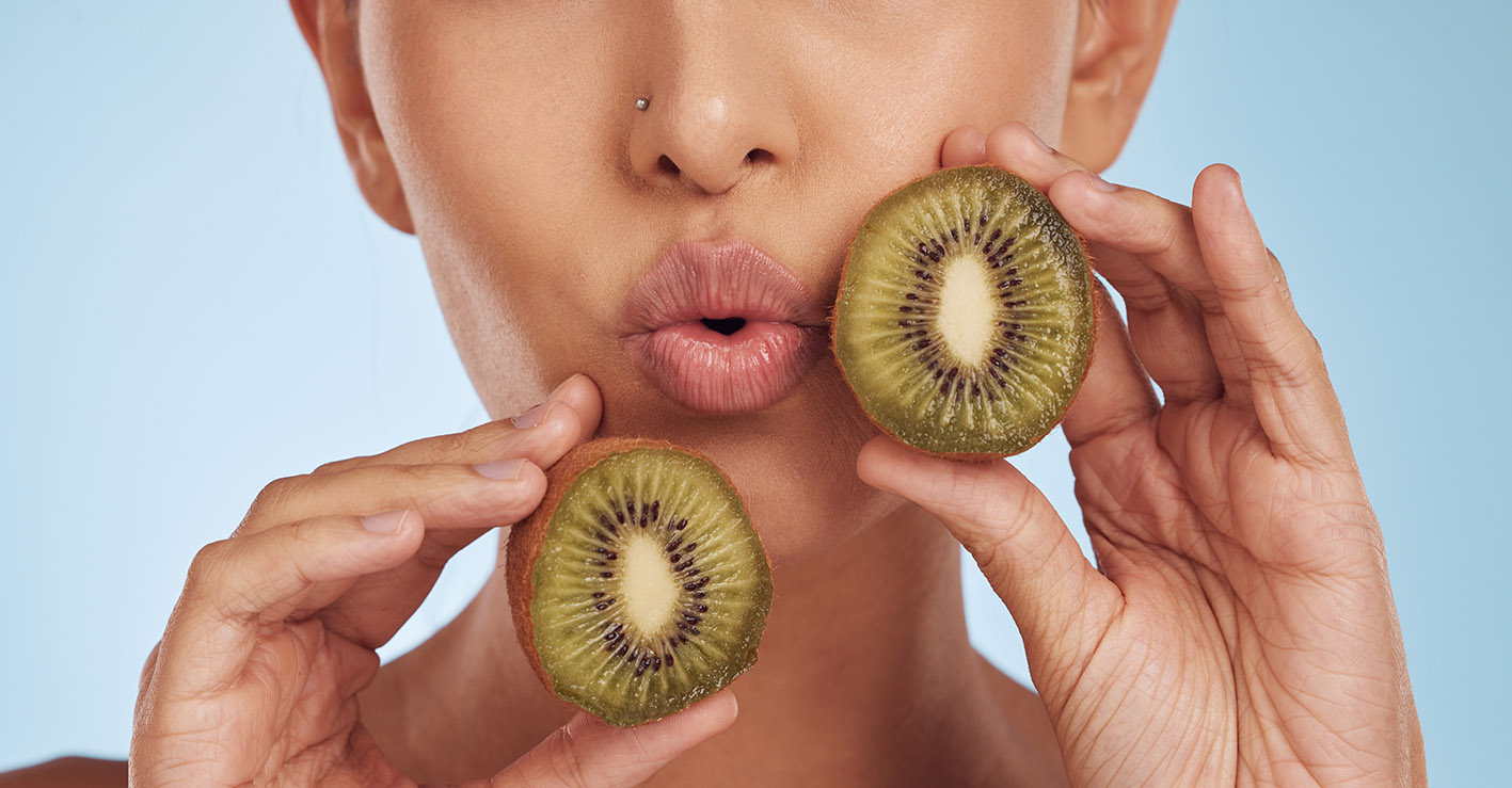 Γυναίκα με ακτινίδιο