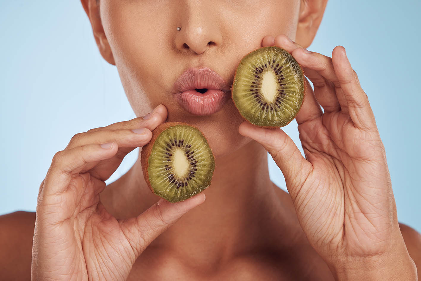 Γυναίκα με ακτινίδιο