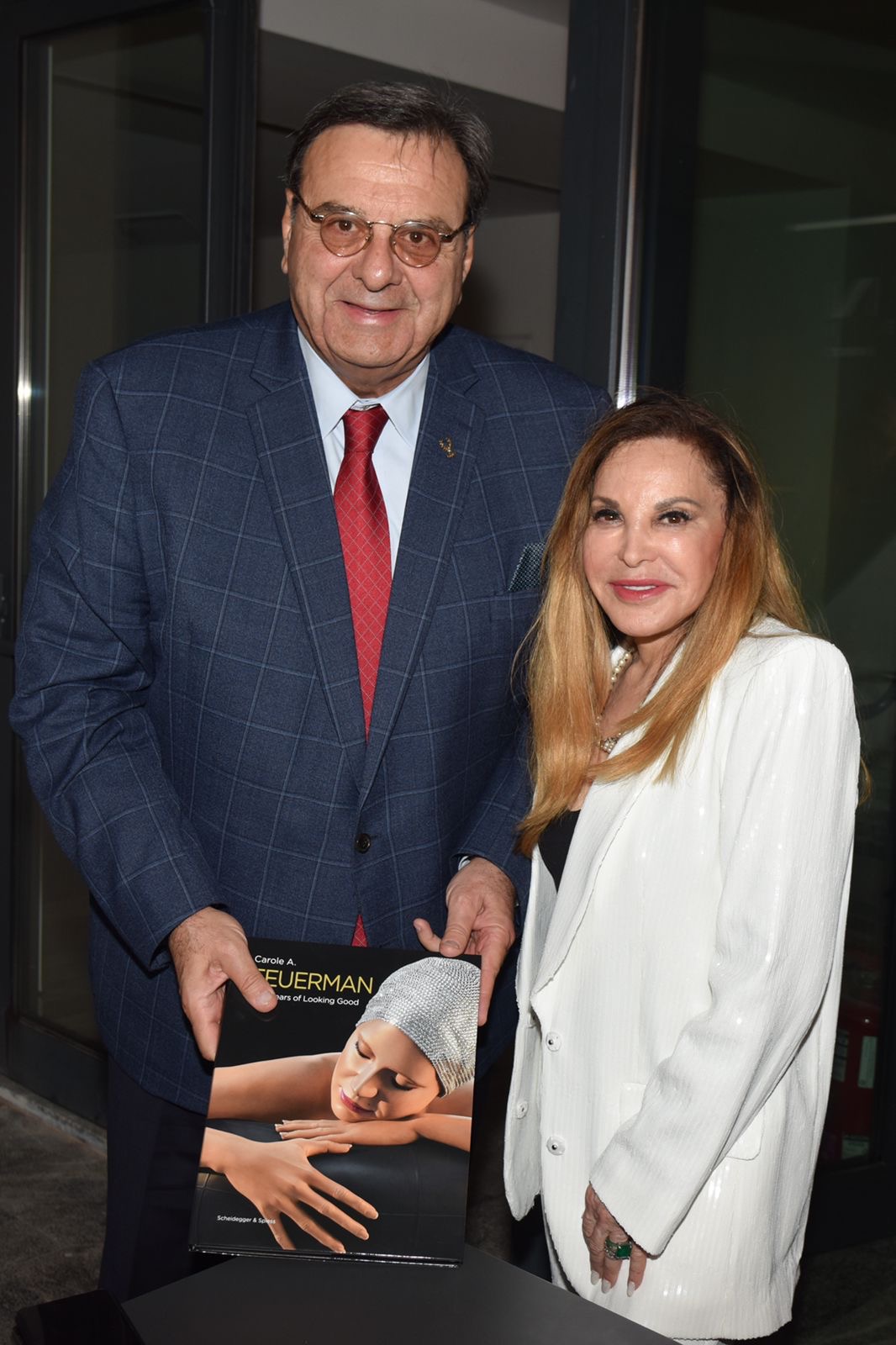 Ο Ισίδωρος Κούβελος με την Carole Feuerman