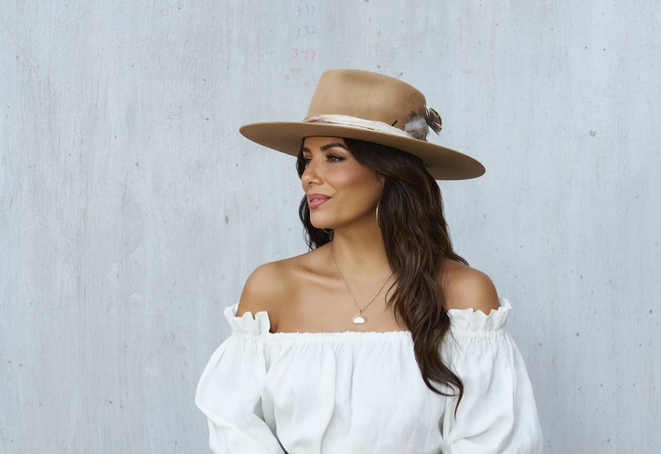 To milky manicure της Eva Longoria