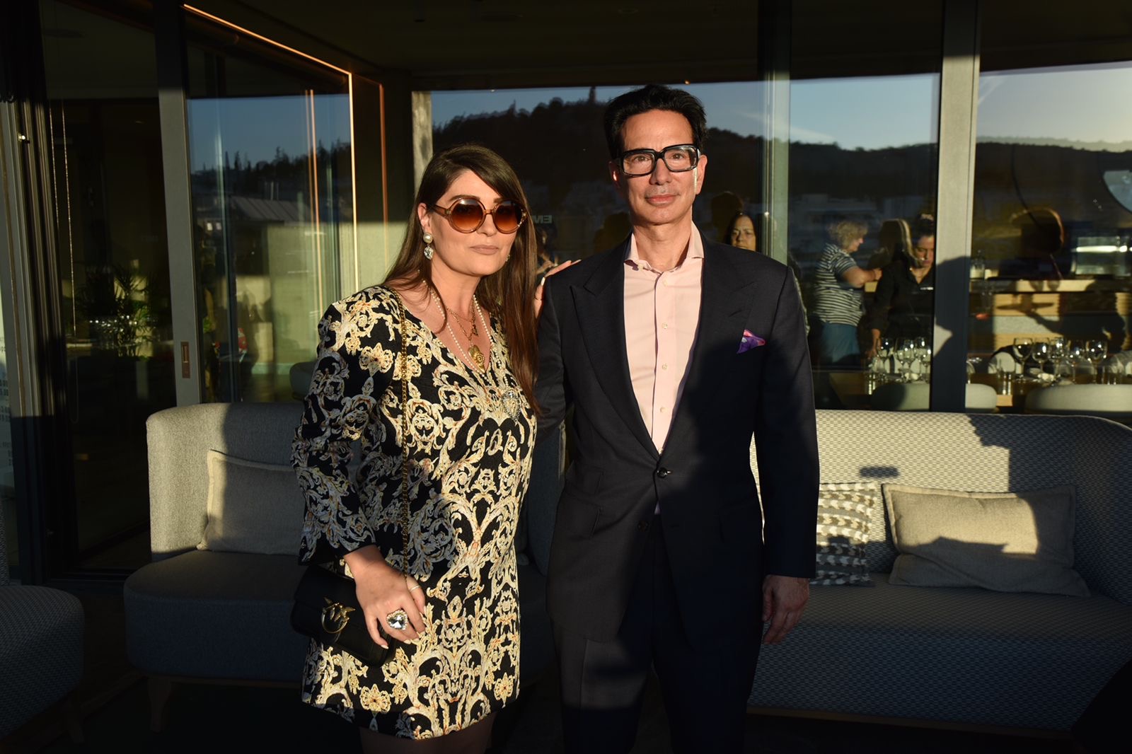 Η σχεδιάστρια κοσμημάτων Νάντια Μπέλε και ο πλαστικός χειρουργός του Hollywood, John Αναστασατος.