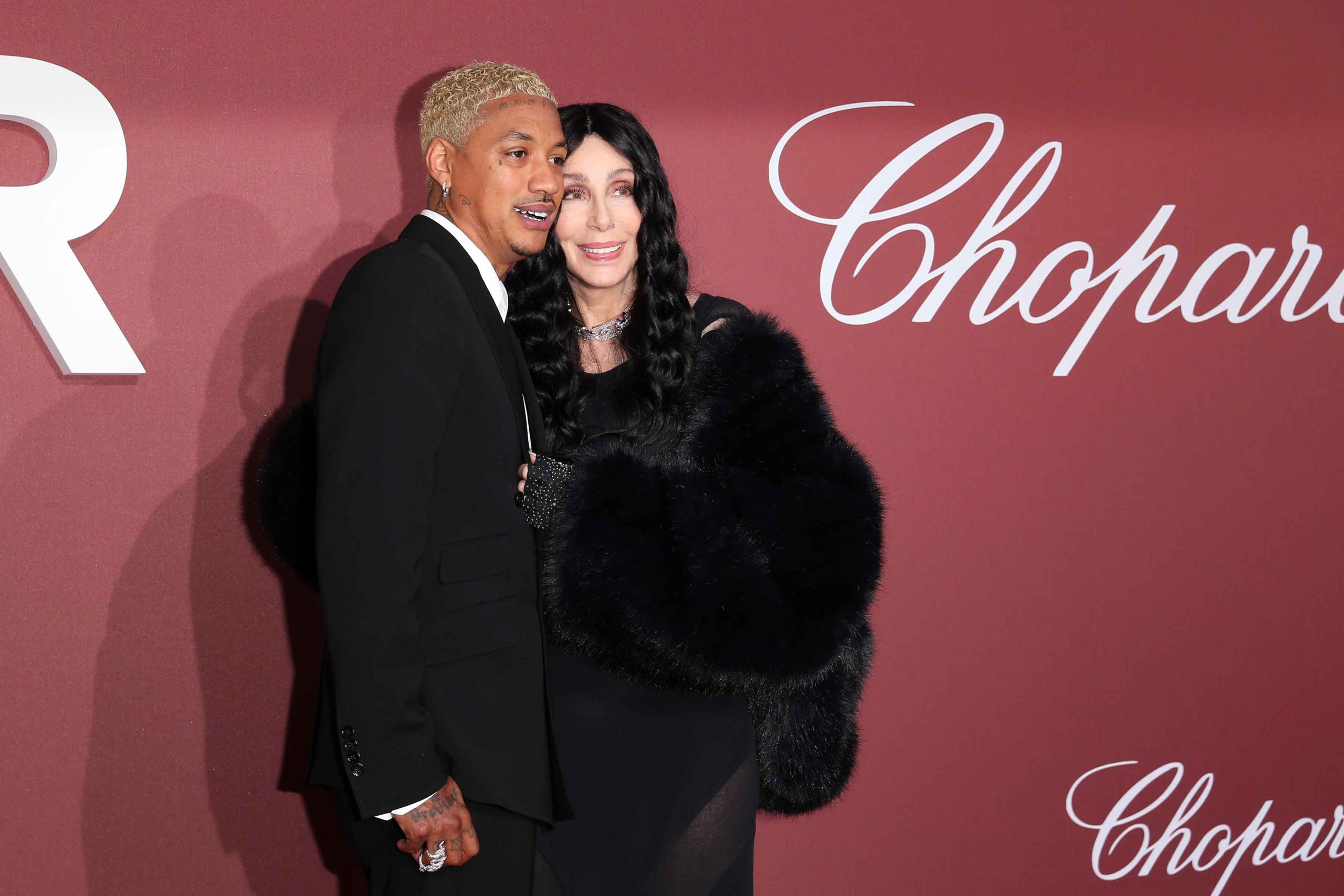 O Alexander Edwards και η Cher παρευρέθηκαν στο amfAR Cannes Gala 30th edition στο ξενοδοχείο Hotel du Cap-Eden-Roc τον Μάιο του 2024.