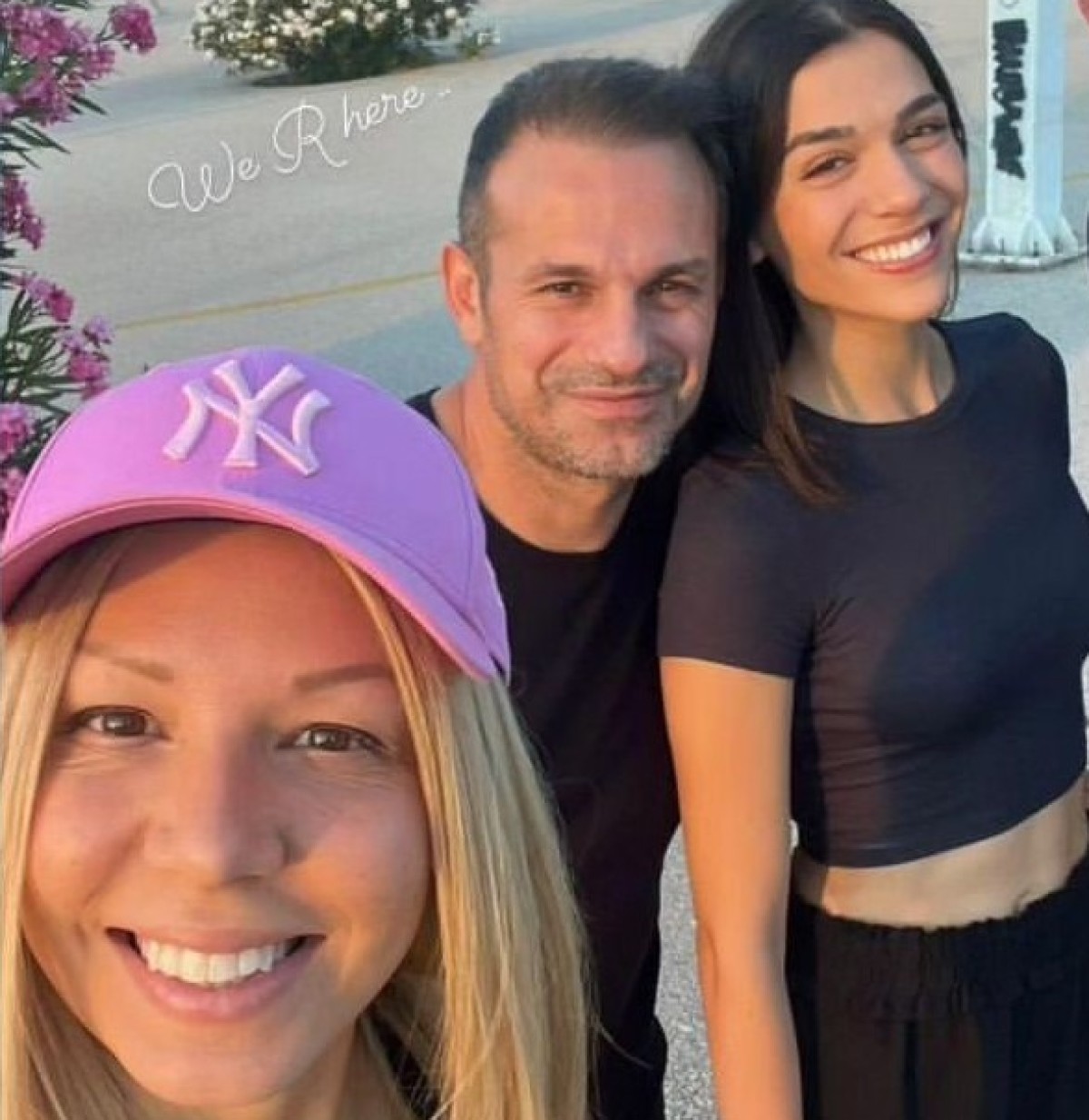 Ο Ντέμης Νικολαΐδης με την κόρη του Μελίνα και την Σύντροφό του