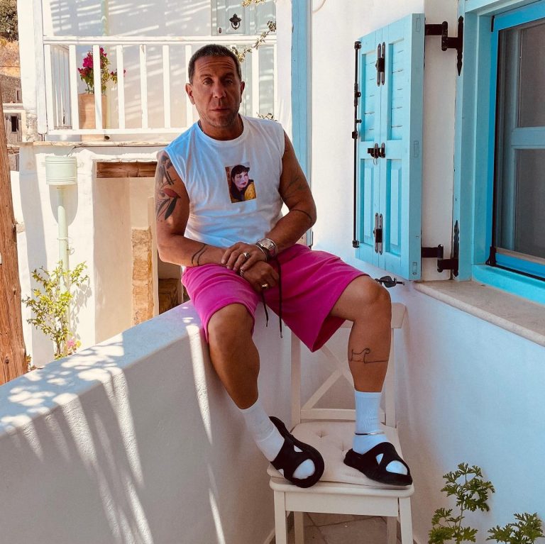 Ο Γιώργος Μαζωνάκης σε νησί