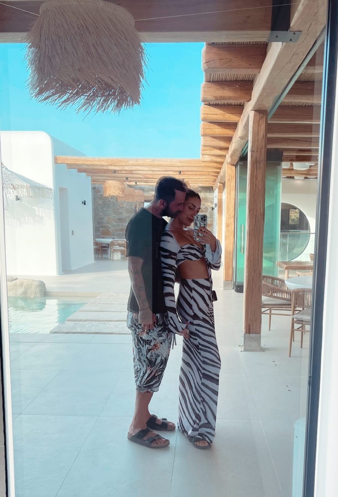 Ο Άρης Σοϊλέδης και η Μαριλίνα Κυπαρίσση στη Μύκονο