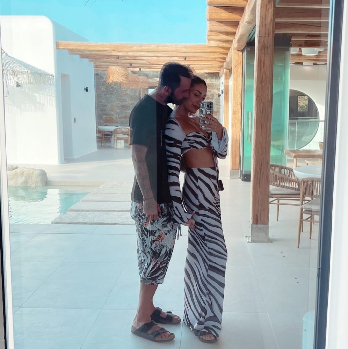 Ο Άρης Σοϊλέδης και η Μαριλίνα Κυπαρίσση στη Μύκονο