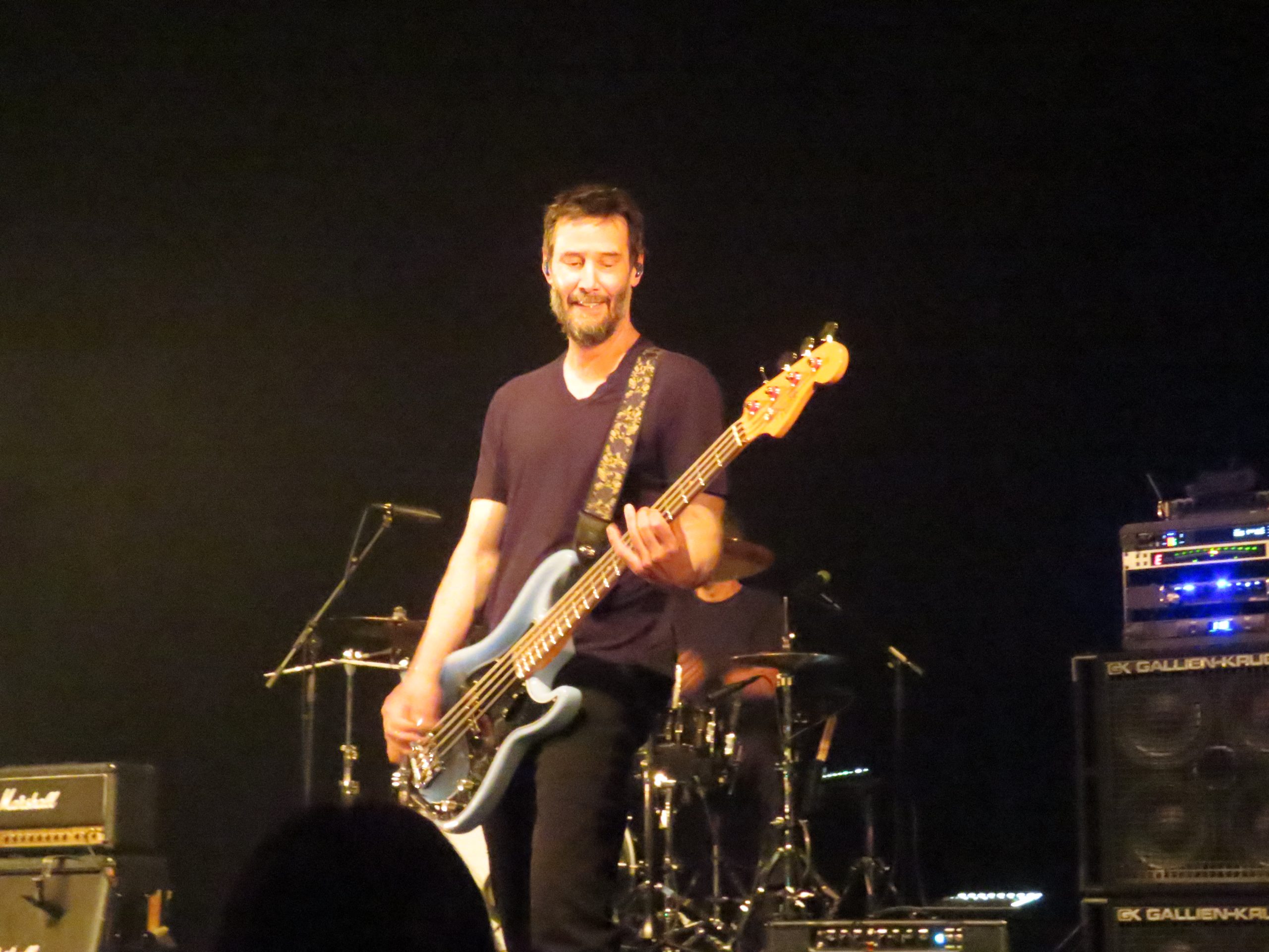 O Keanu Reeves και η μπάντα του στο κονσέρτο που έδωσαν στο La Cigale στο Παρίσι, στις 2 Ιουνίου 2024.