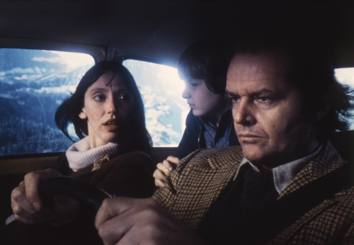 Oι ηθοποιοί Jack Nicholson, ο νεαρός Danny Lloyd και η Shelley Duvall σε σκηνή από την ταινία The Shining, βασισμένη στο μυθιστόρημα του Stephen King, και σσε σκηνοθεσία Stanley Kubrick.