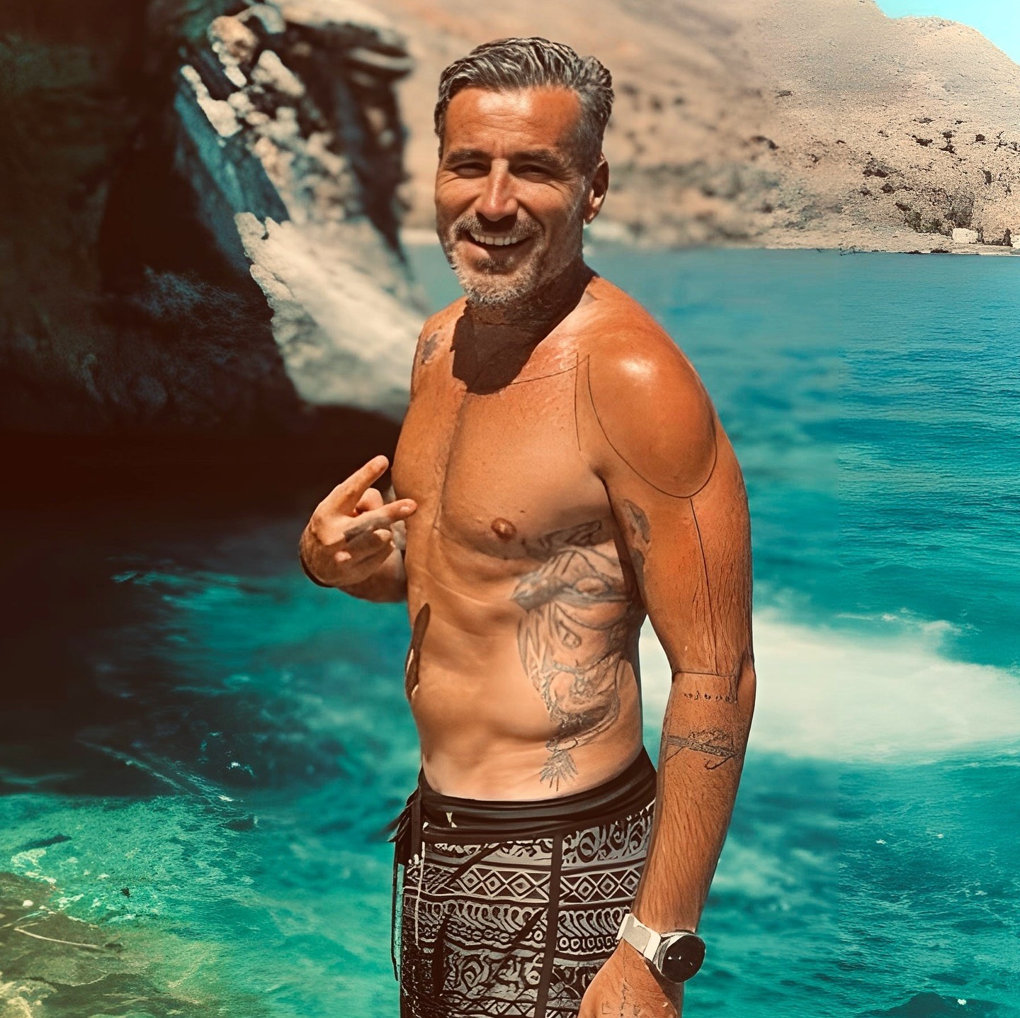 Ο Γιώργος Μαυρίδης στη θάλασσα