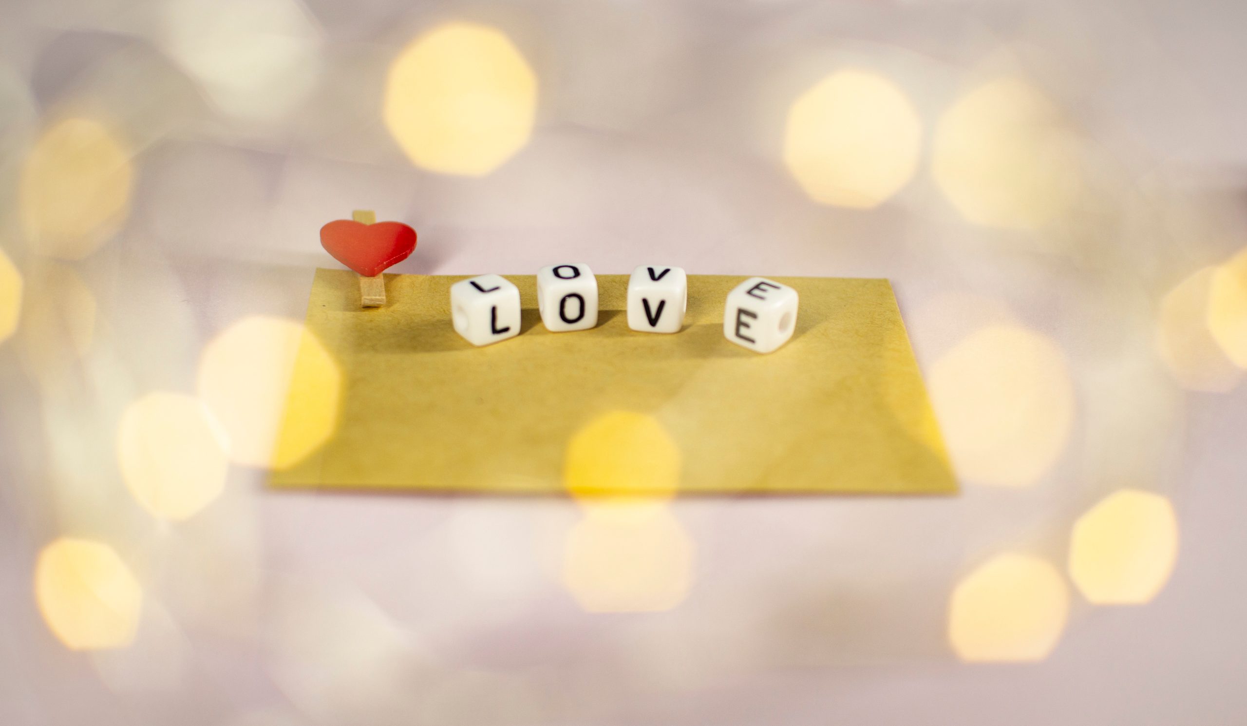 Λέξη αγάπη με κύβους