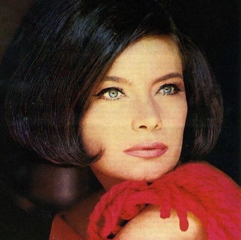 Τζένη Καρέζη