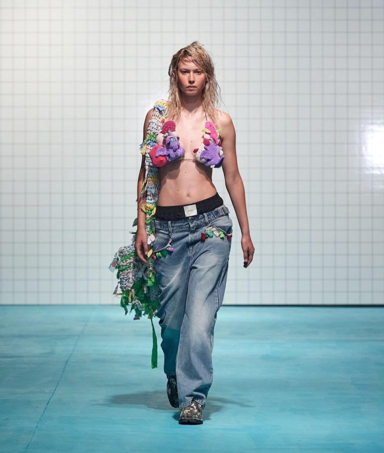 Λούτρινα ζωάκια σε πασαρέλα