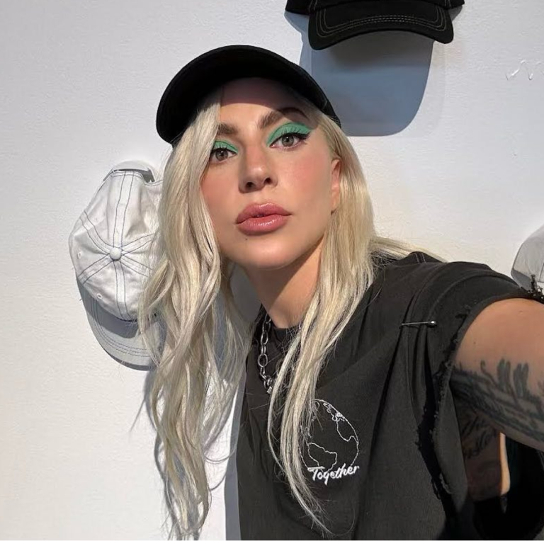 Η Lady Gaga με καπέλο