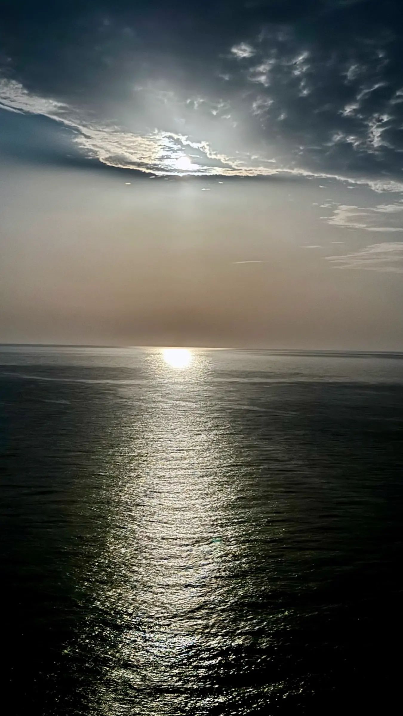 Η πανσέληνος του Αυγούστου από τον Ιορδάνη Χασαπόπουλο