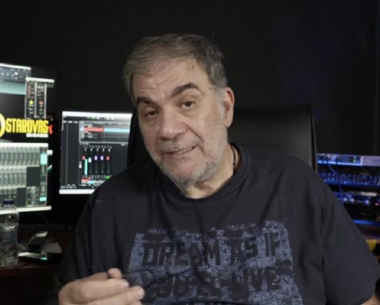 Ο Δημήτρης Σταρόβας στο βίντεο στο Youtube