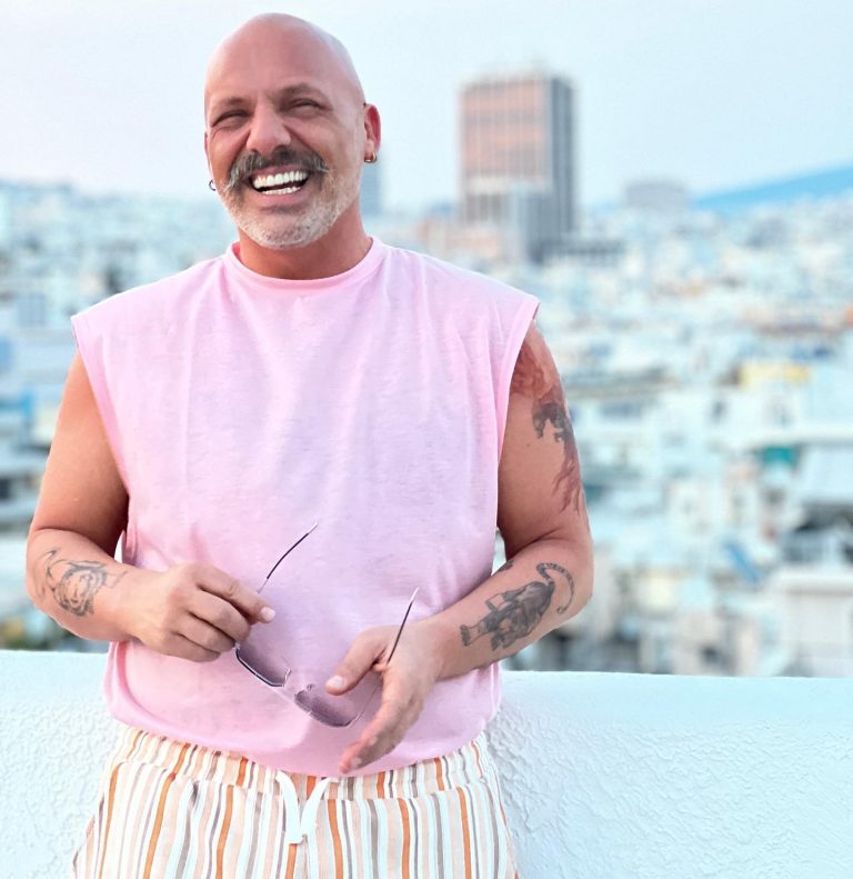 Νίκος Μουτσινάς