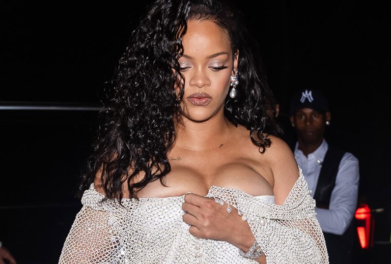 H Rihanna στην επίδειξη μόδας του οίκου Alaia fashion show κατά τη διάρκεια της Εβδομάδας Μόδας στη Νέα Υόρκη, στις 6 Σεπτεμβρίου.