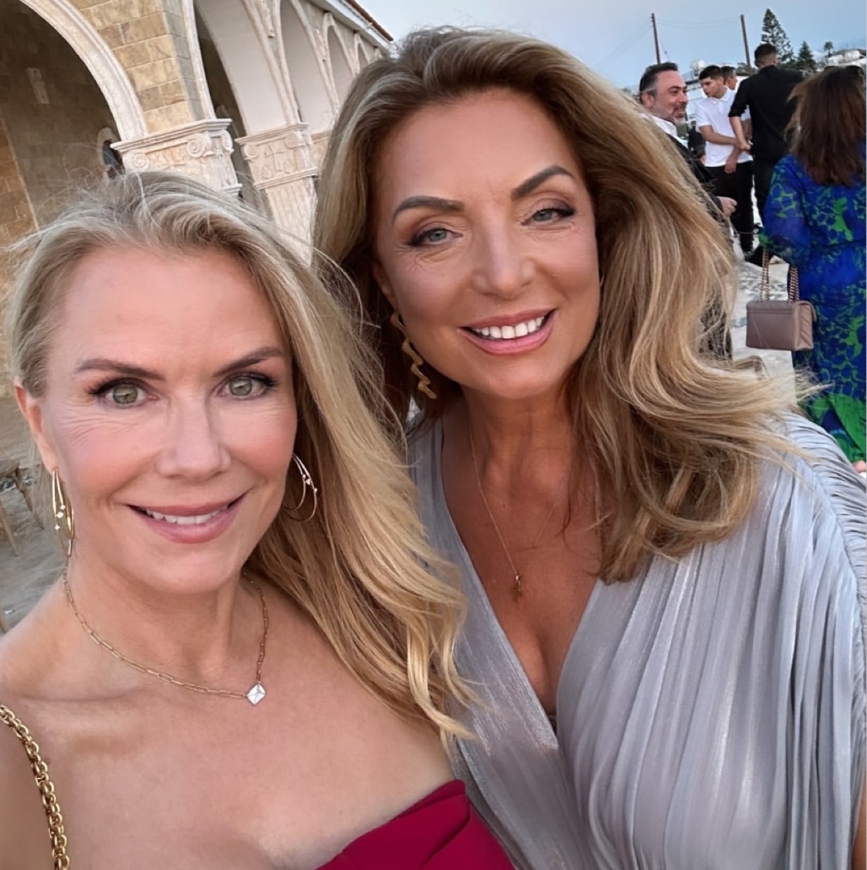 Η Άντζελα Γκερέκου με την "Brooke" από το "Τόλμη και Γοητεία"