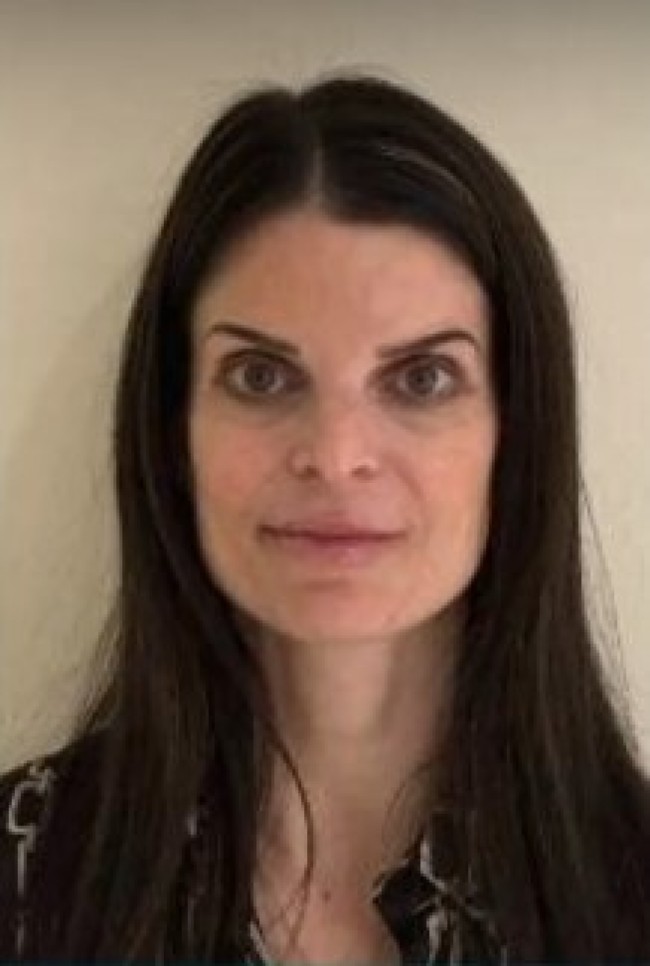 Η Αθηνά Ωνάση με καστανά μαλλιά