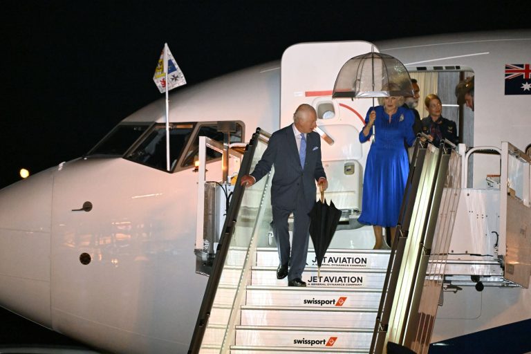Ο βασιλιάς Κάρολος φθάνει στην Αυστραλία