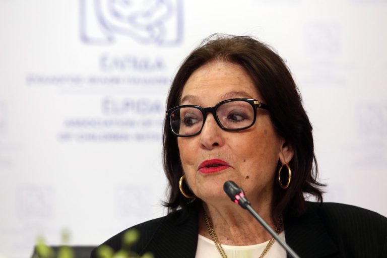 Η Νάνα Μούσχουρη αποχαιρετά τον Γιώργο Μαρίνο