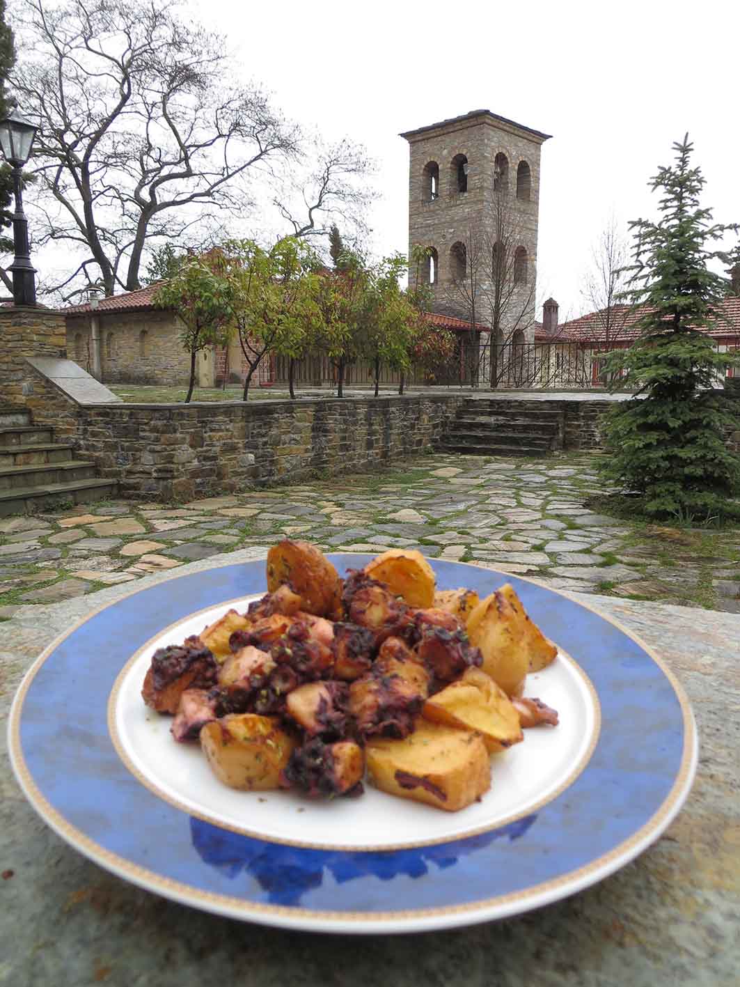 Συνταγή ημέρας-Χταποδάκι φουρνιστό με πατάτες