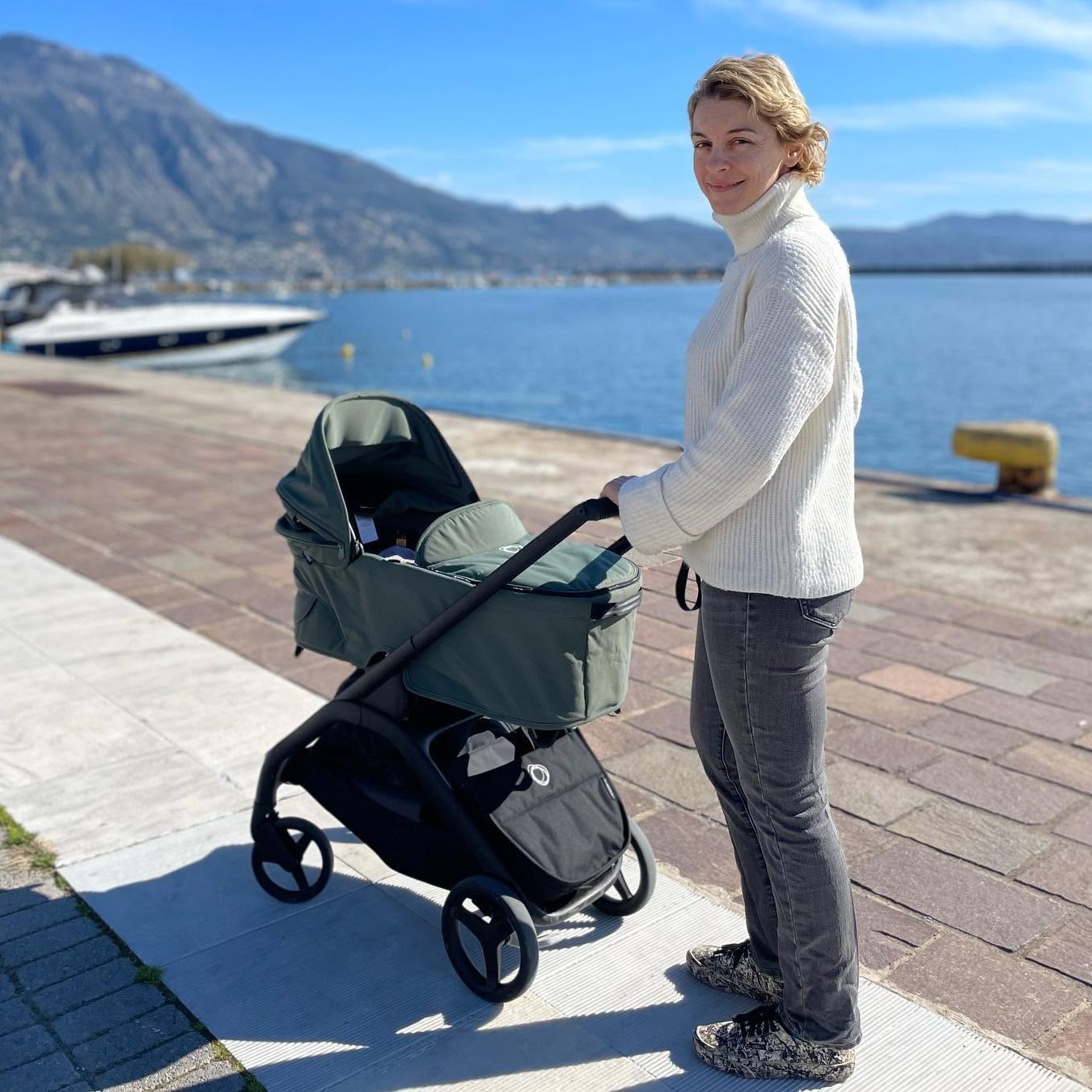 Η Γιούλικα Σκαφιδά με μωρό