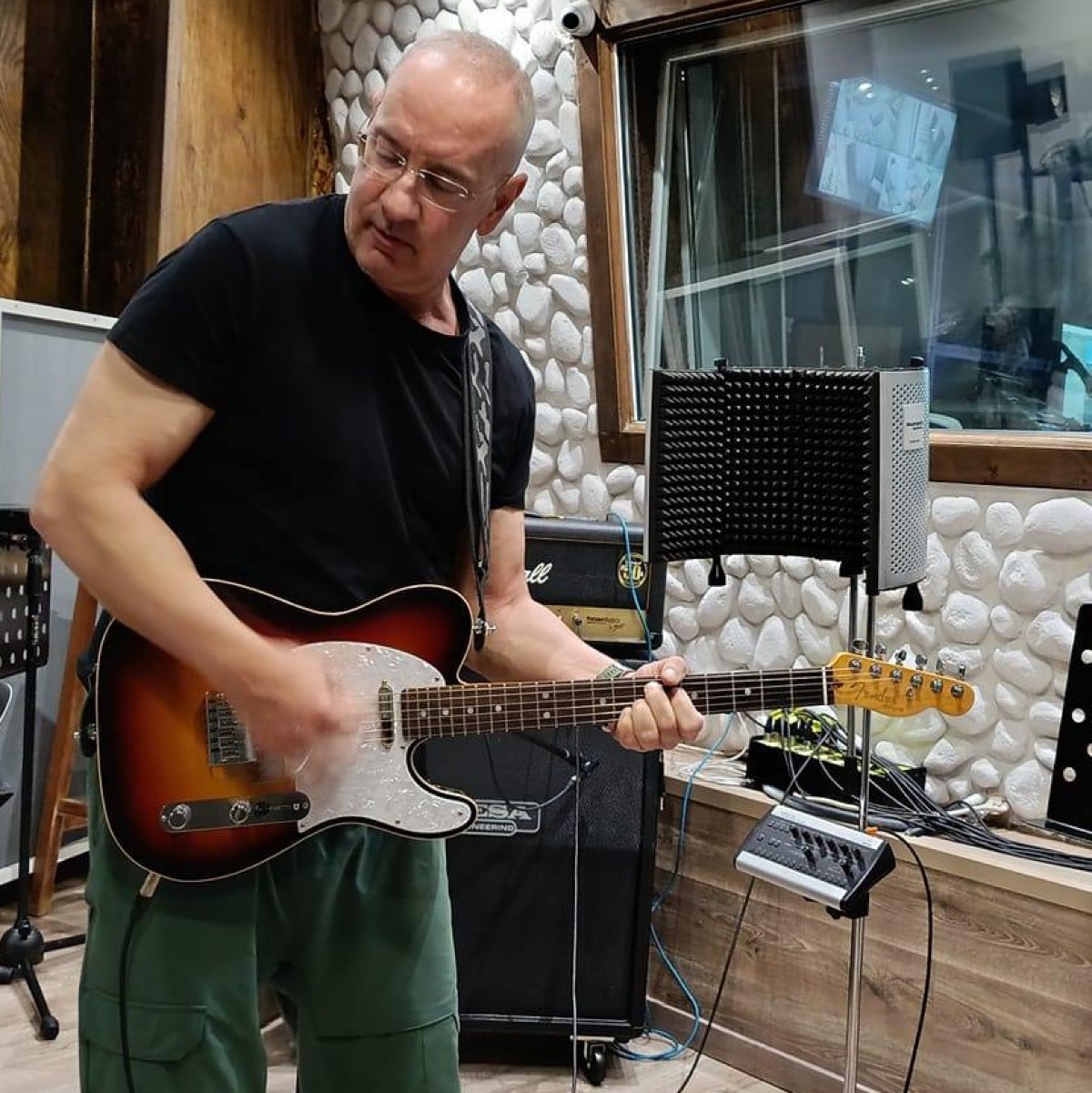 Ο κιθαρίστας των Ενδελέχεια Αντώνης Δημητρίου