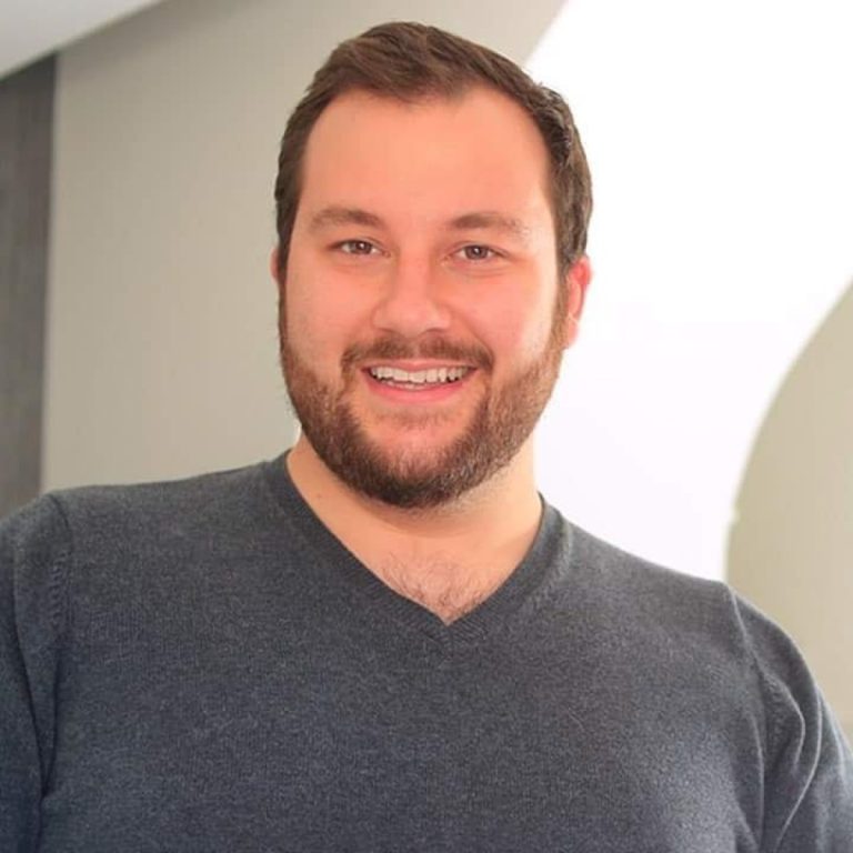 O Youtuber Eazy Purple