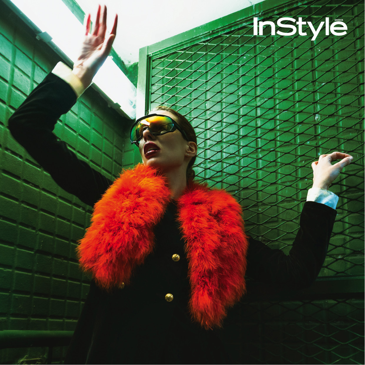 μοντέλο με πορτοκαλί γούνα