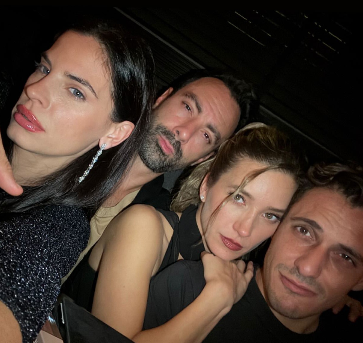 Κοινή φωτογραφία της Μπόμπα με Τανιμανίδη, Γιολάντα Καλογεροπούλου και Σταύρο Σβήγκο