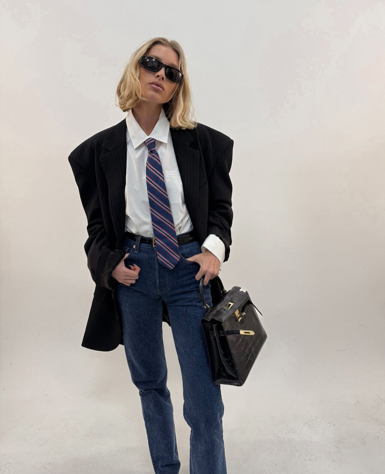 Look με γραβάτα