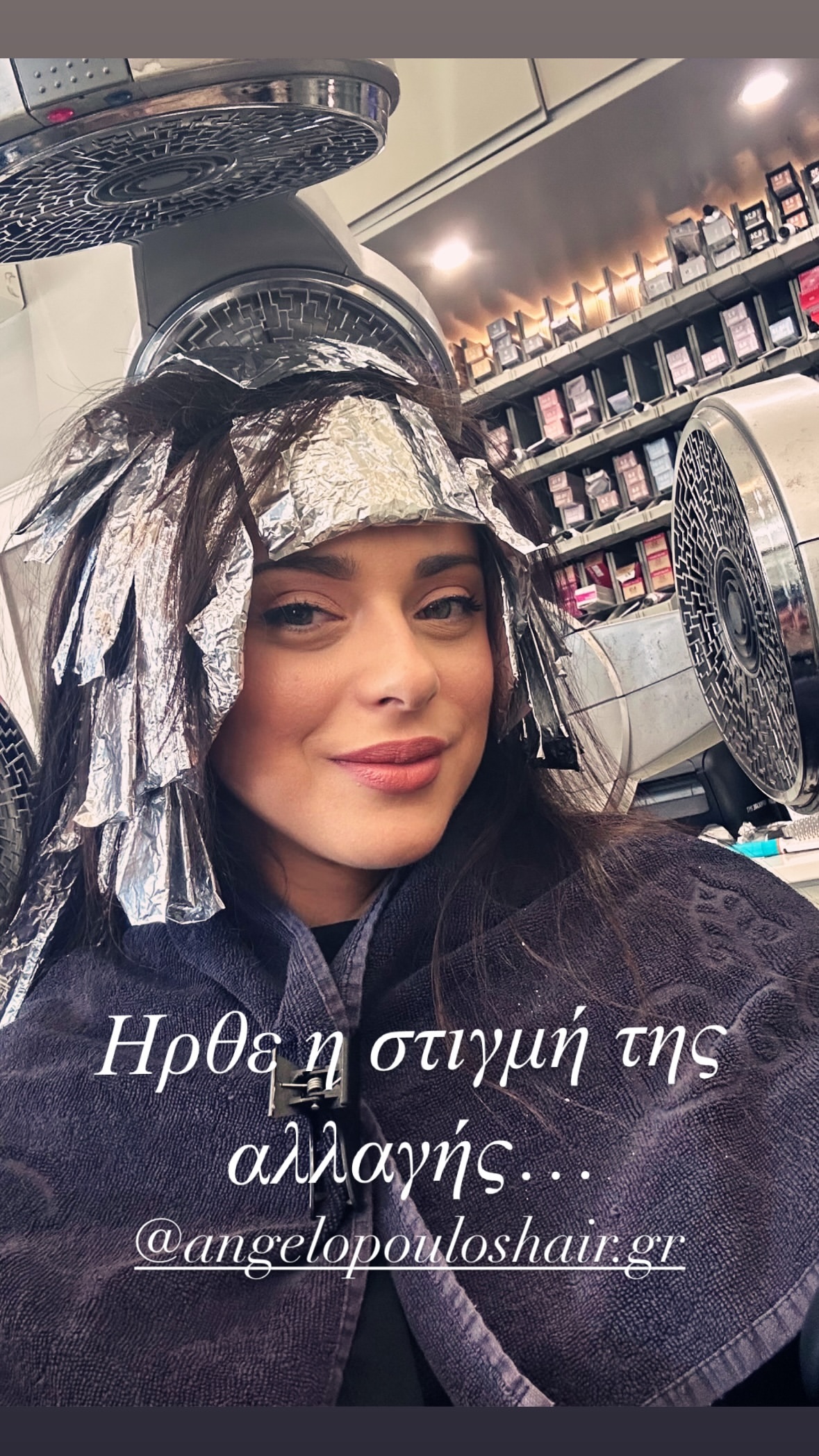 Η ηθοποιός Ευαγγελία Συριοπούλου στο κομμωτήριο