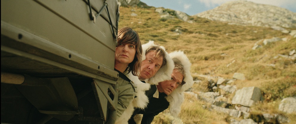 Οι Walter (Beat Schlatter), Jonas (Vincent Kucholl) και η Francesca (Catherine Pagani), σε σκηνή από την ταινία Bonjour Switzerland. Copyright Spotlight Media Productions AG Στην ταινία Bonjour Switzerland