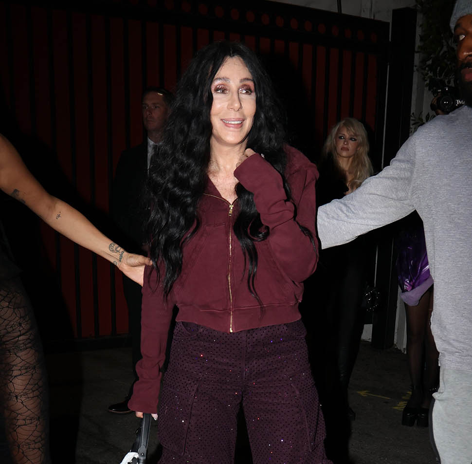 H Cher φτάνει στο Chateau Marmont στις 31 Οκτωβρίου 2024 στο West Hollywood στην California.