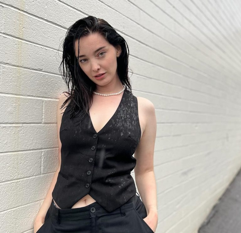 Emma Dumont