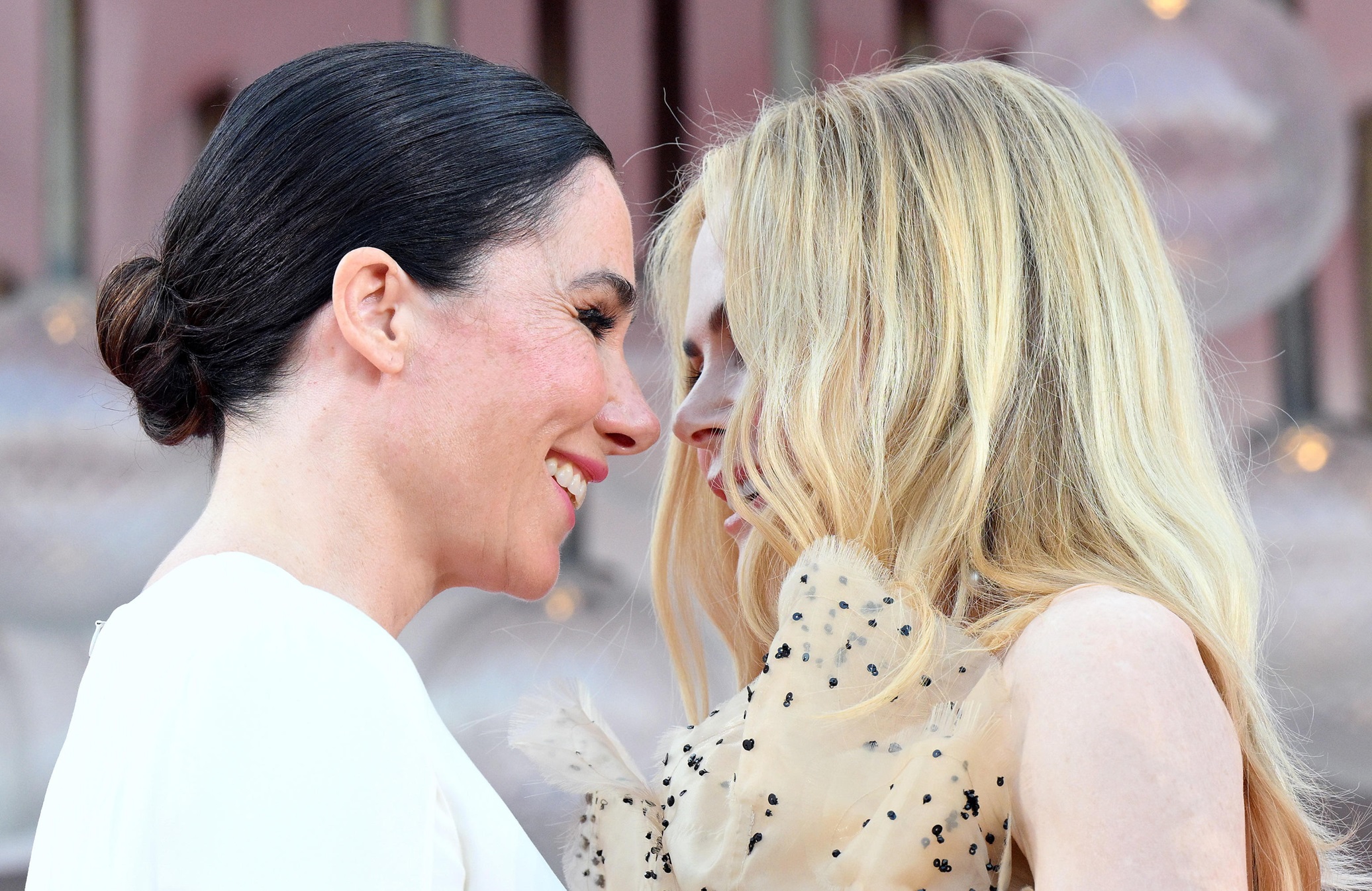 Η Nicole Kidman και η Ολλανδή σκηνοθέτις Halina Reijn φτάνουν για την πρεμιέρα του "Babygirl" κατά τη διάρκεια του 81ου Φεστιβάλ Κινηματογράφου της Βενετίας στις 30 Αυγούστου 2024.