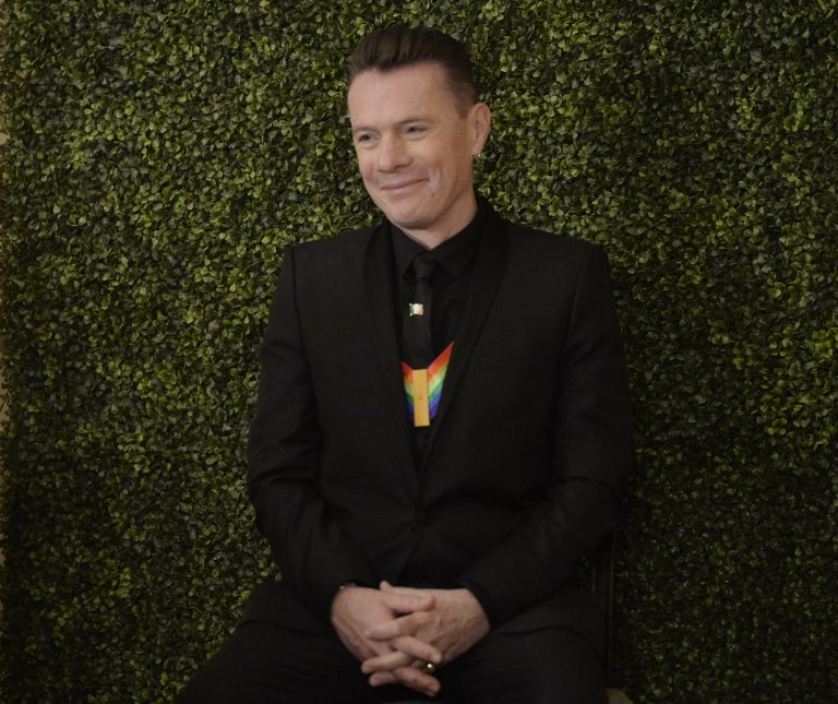 Ο Larry Mullen, μέλος του συγκροτήματος U2, παρευρίσκεται στη δεξίωση για τους τιμώμενους του Κέντρου Κένεντι στο East Room του Λευκού Οίκου στην Ουάσινγκτον, ΗΠΑ, στις 4 Δεκεμβρίου 2022.