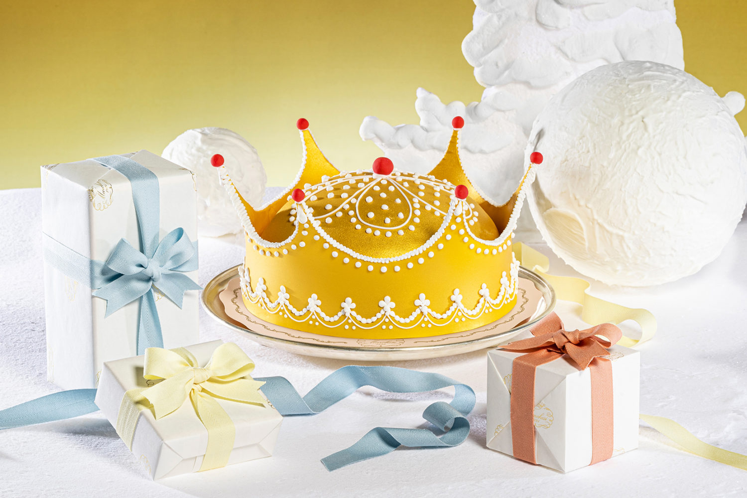 Το γλυκό χριστουγεννιάτικο στέμμα από το γνωστό ζαχαροπλαστείο του οίκου Prada Marchesi 1824.