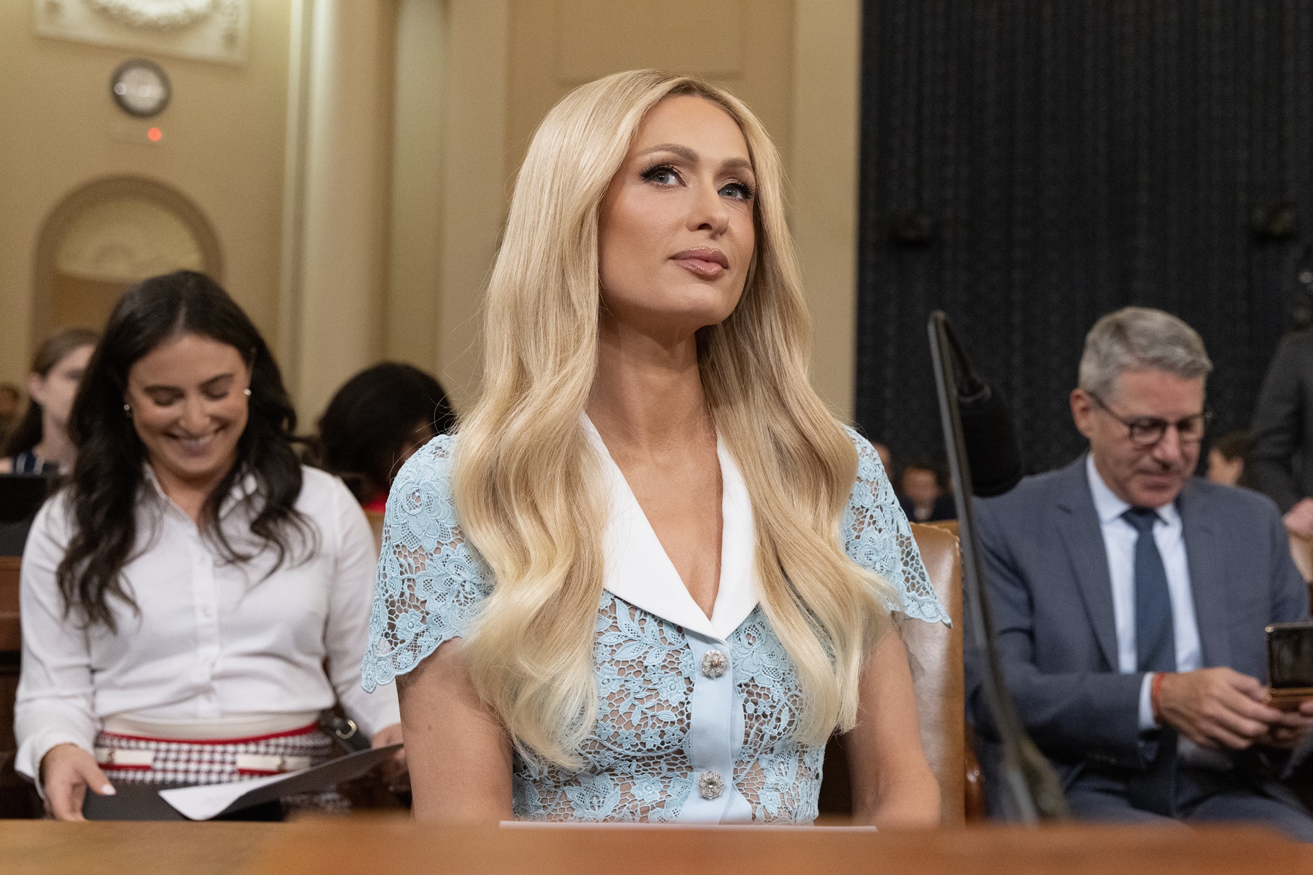 Η Paris Hilton εμφανίζεται ενώπιον της ακρόασης της Επιτροπής Τρόπων και Μέσων της Βουλής με τίτλο «Ενίσχυση της Παιδικής Ευημερίας και Προστασία των Παιδιών της Αμερικής», στο Καπιτώλιο στην Ουάσιγκτον, 26 ​​Ιουνίου 2024.