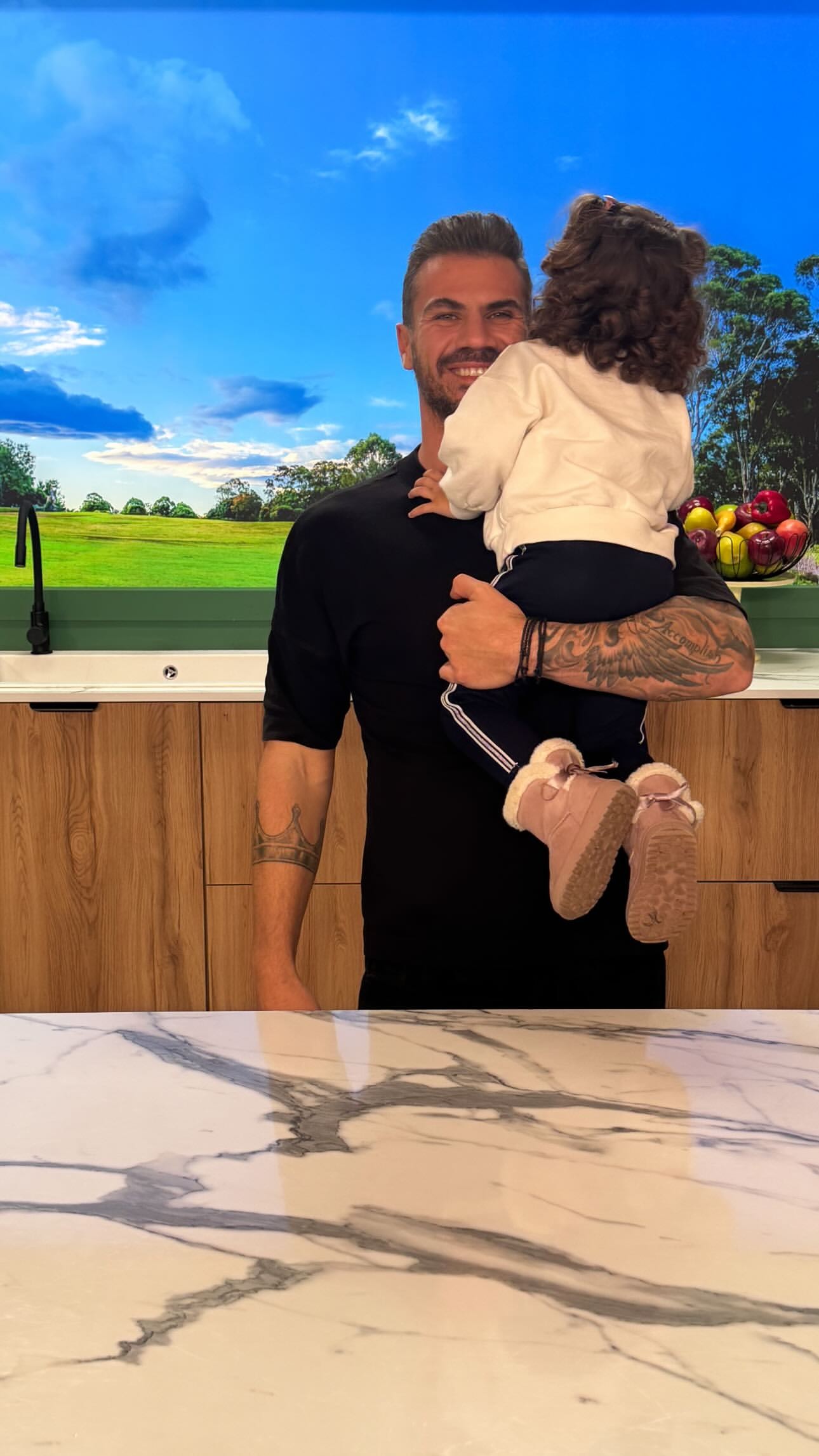 Ο Άκης Πετρετζίκης με την κόρη του Ακυλίνα