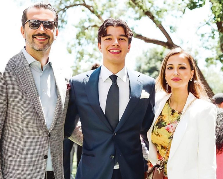 Η Αλέκα Καμηλά με τον σύζυγό της και με τον μεγάλο τους γιο Αντρέι