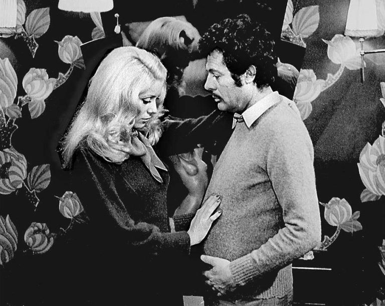 Η Catherine Deneuve και ο Marcello Mastroianni κατά τη διάρκεια των γυρισμάτων της ταινίας "The Most Important Event After Man Walked on the Moon".